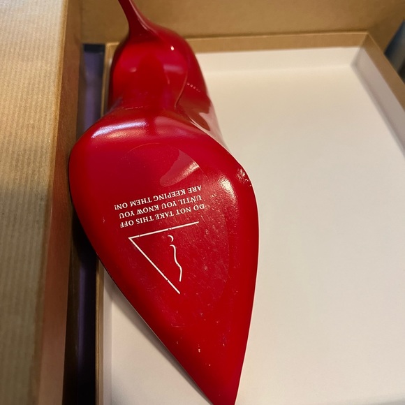 Christian Louboutin pumps New w/box. Tiny flaw wrinkle on the edge of sole - Picture 4 of 11